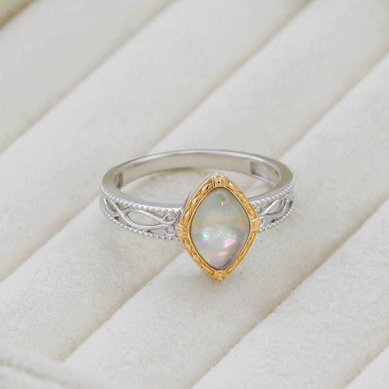 French Retro Golden Shell & Clear Quartz Ring - Crystally