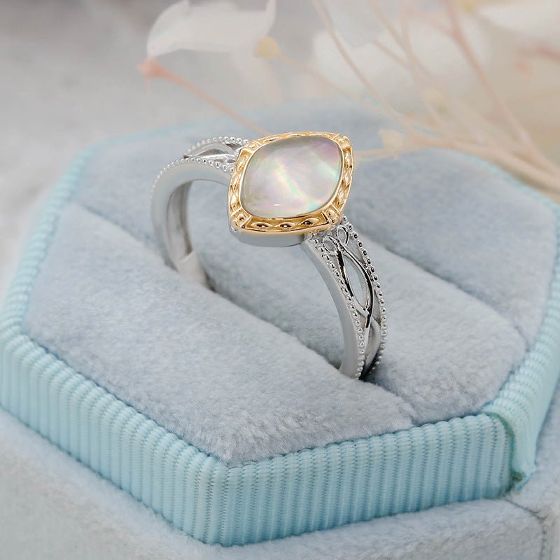 French Retro Golden Shell & Clear Quartz Ring - Crystally