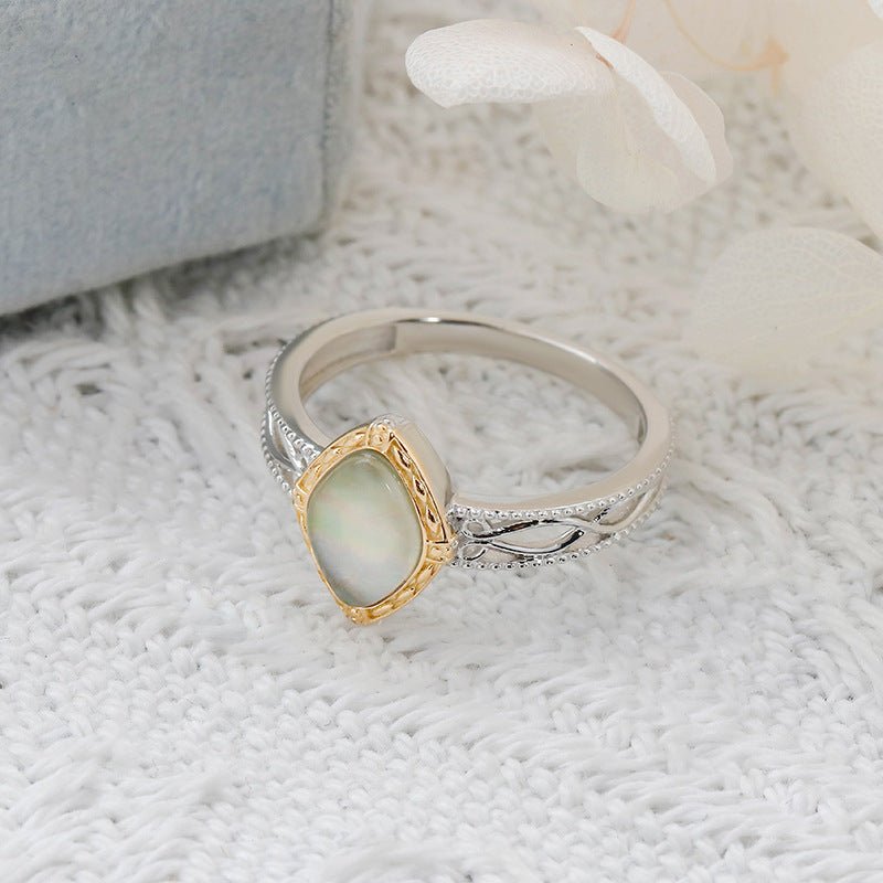 French Retro Golden Shell & Clear Quartz Ring - Crystally