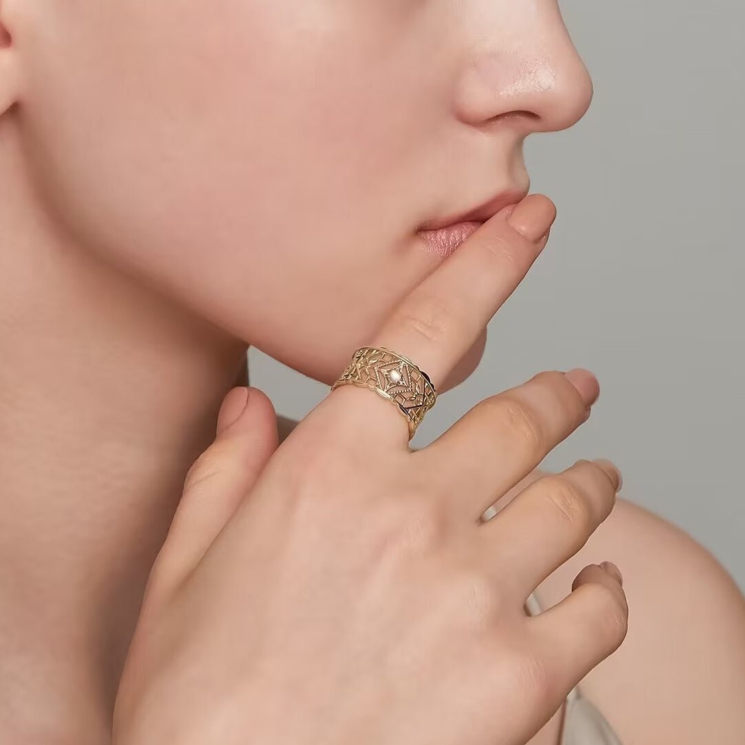 French Retro Palace-inspired Moonstone Hollow Ring - Crystally