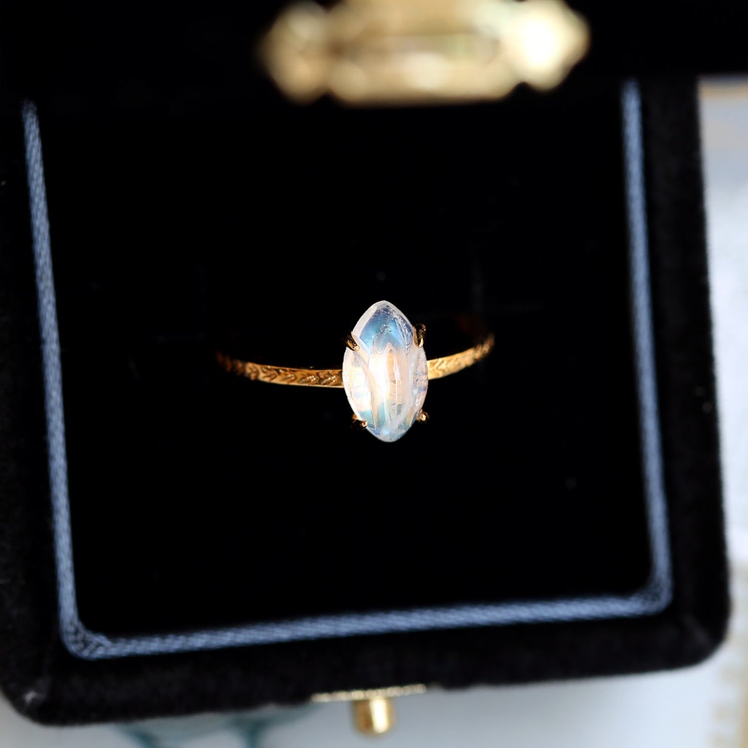 Minimalist Retro Style Moonstone Ring - Crystally