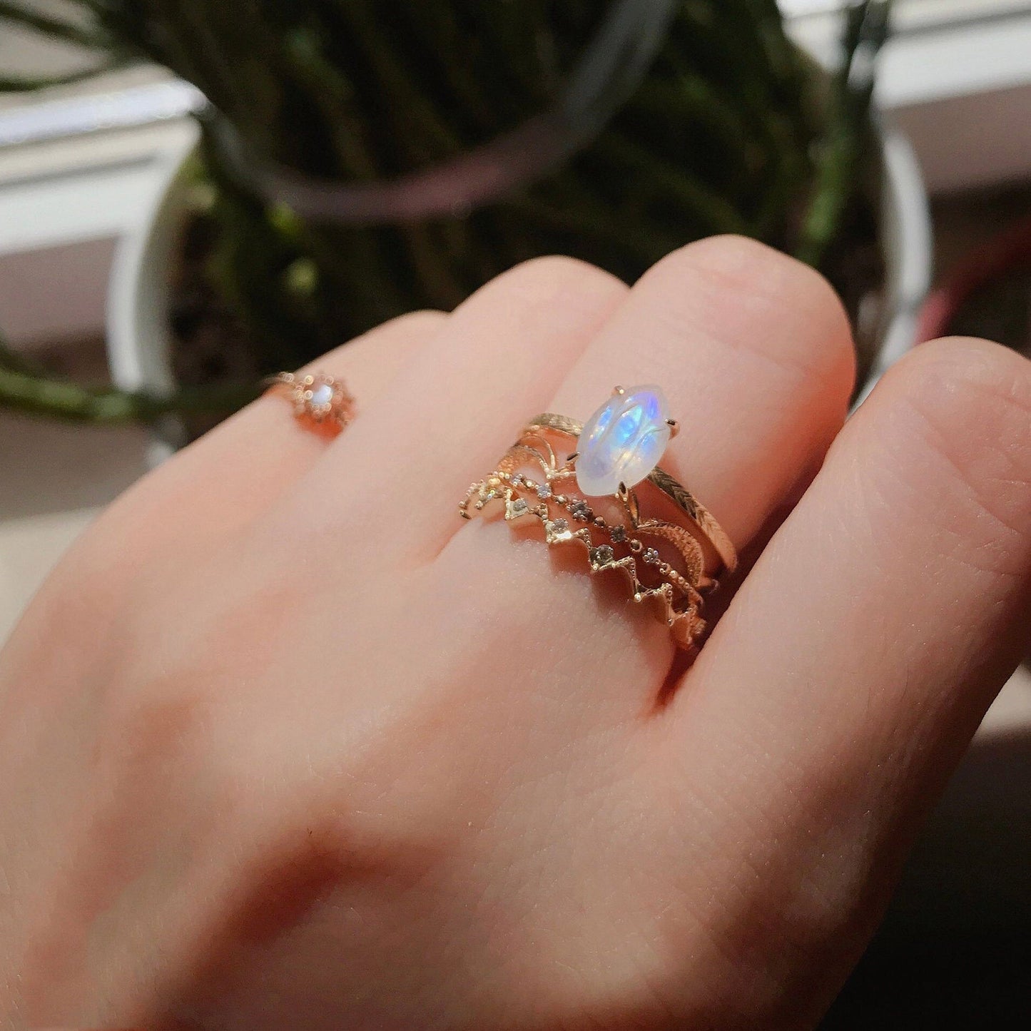 Minimalist Retro Style Moonstone Ring - Crystally