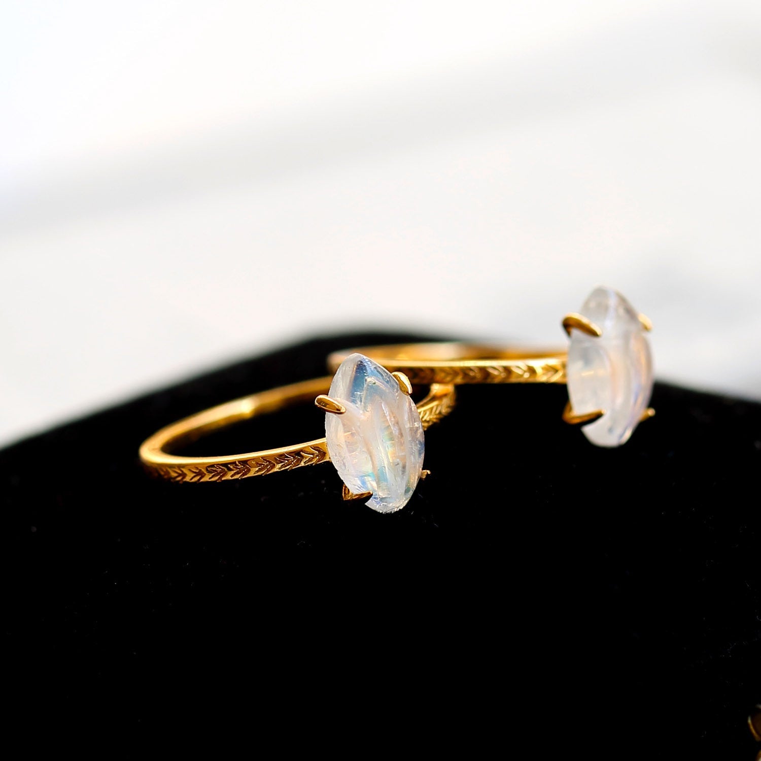 Minimalist Retro Style Moonstone Ring - Crystally